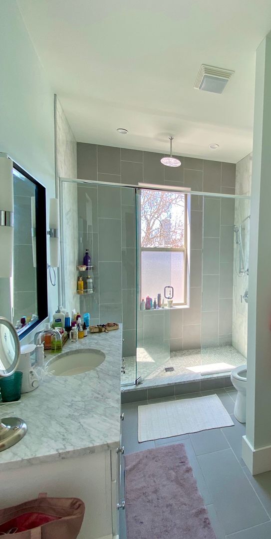 Building Photo - Luxury 5 Bedroom Townhouse