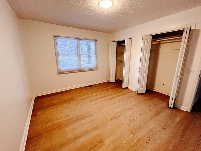 Building Photo - 1003 Evergreen Way