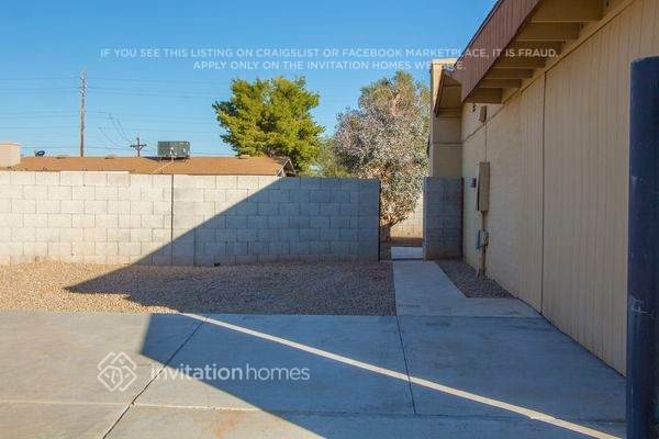Building Photo - 1216 W Halstead Dr