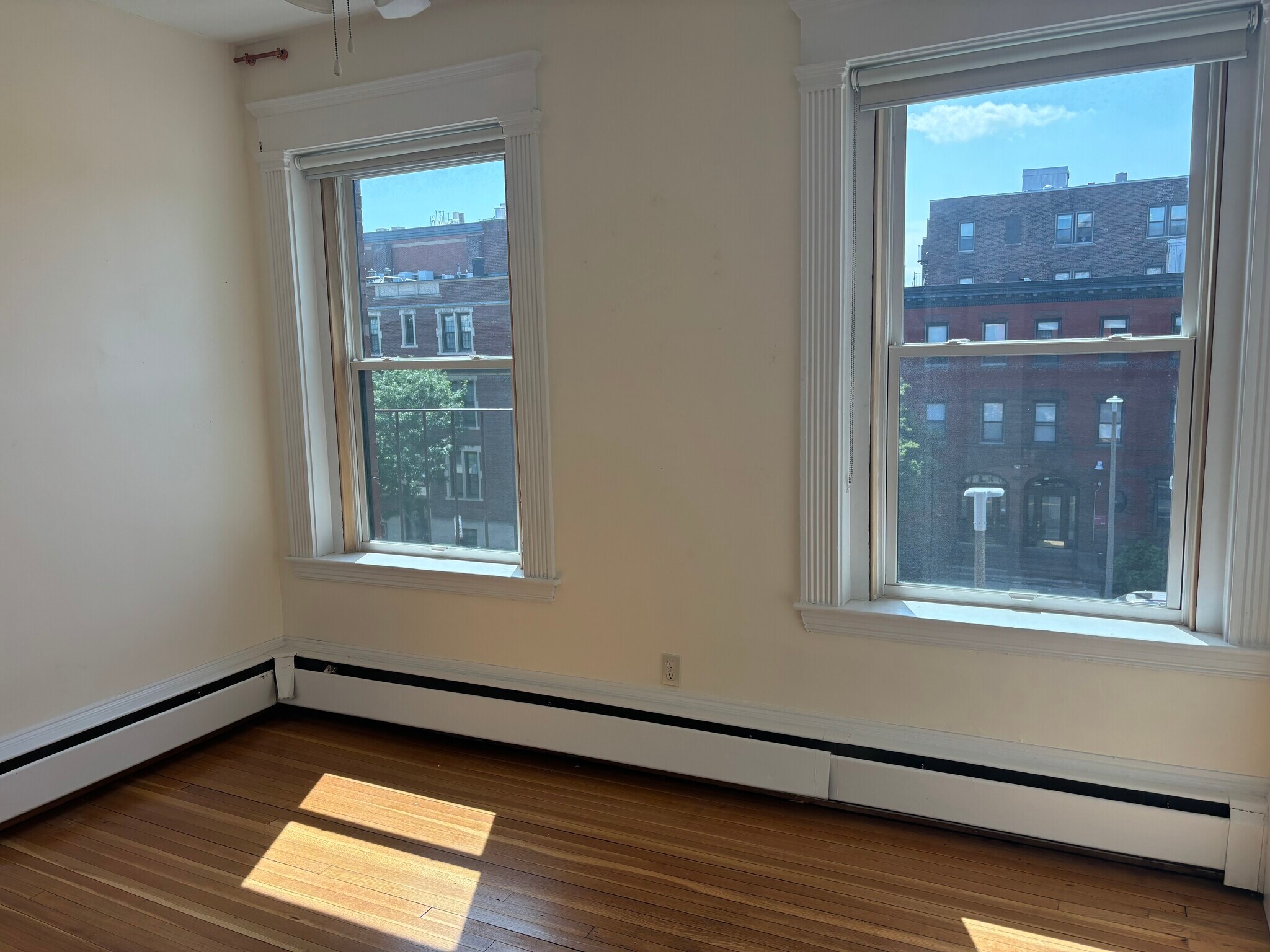 Building Photo - 842 Beacon St
