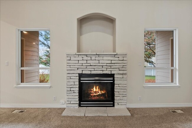 Building Photo - Quiet, Convenient, and Spacious 5 Bedroom 4 Bathroom Home