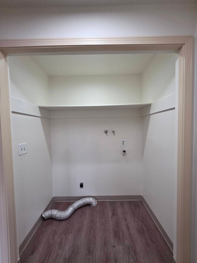 Building Photo - 1607 S Olson St