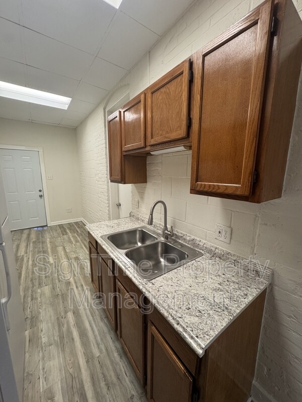 Building Photo - 42 E Washington St