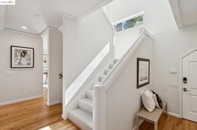 Building Photo - 5980 Harbord Dr