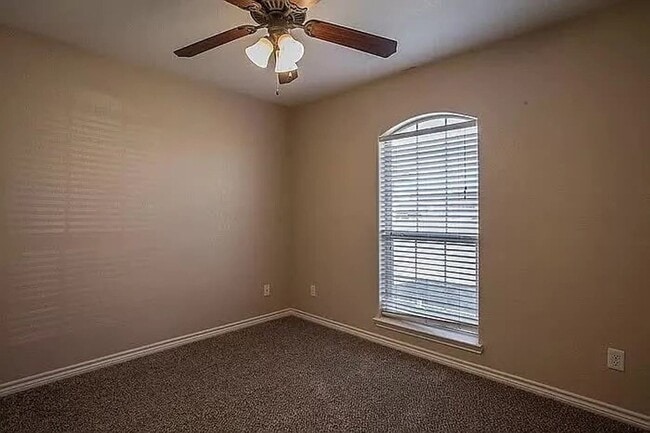 Building Photo - AVAILABLE SOON!