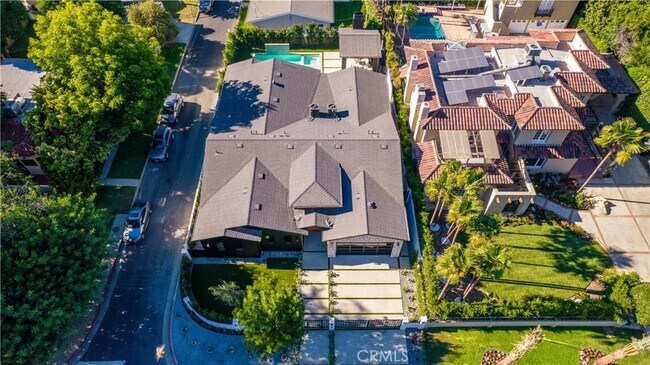 Building Photo - 13463 Chandler Blvd