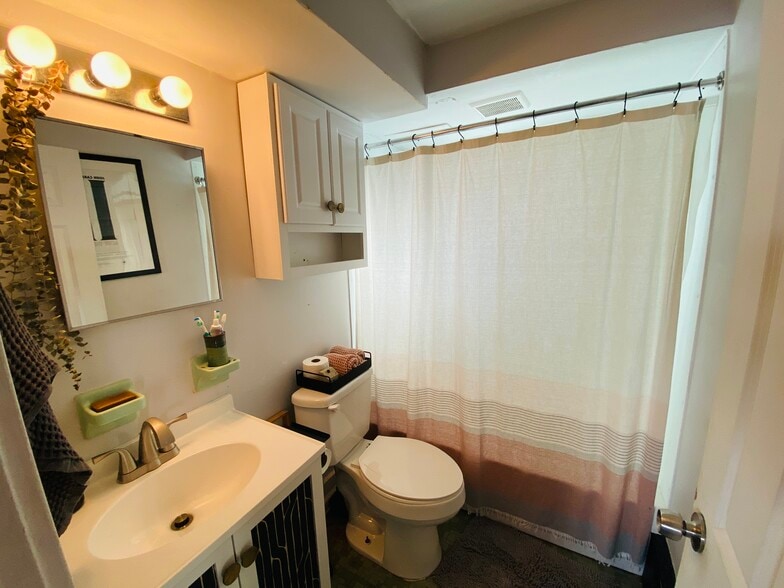 bathroom - 1800 Abbott Ave