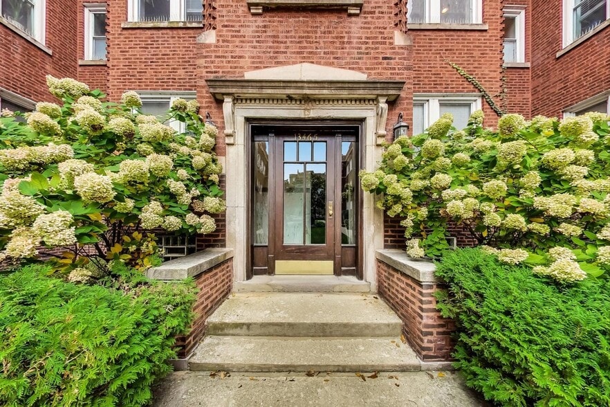 Primary Photo - 1346 W Estes Ave