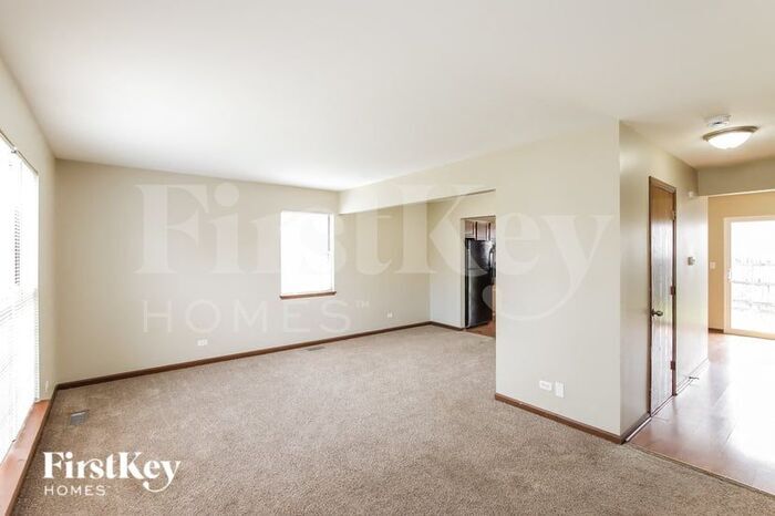 Building Photo - 2017 Willow Ridge Dr