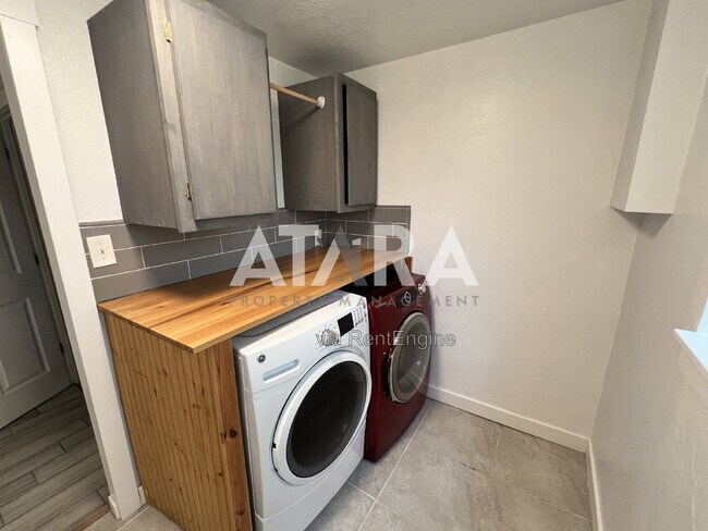 Building Photo - 3213 Rushton Ln