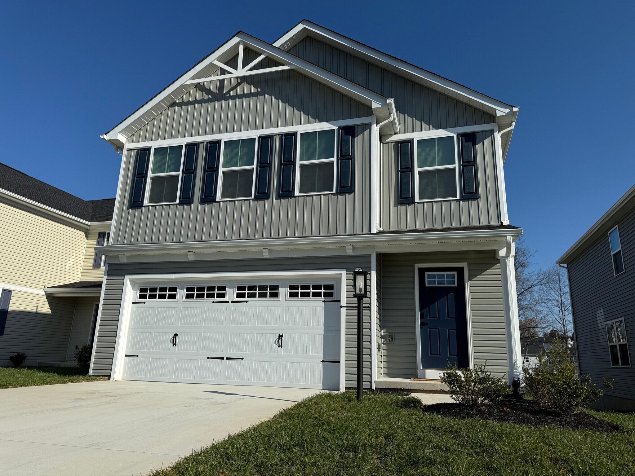 Beautiful new home - 122 Grove Hill Ter