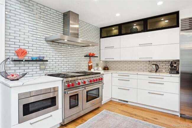 Building Photo - 425 Cedar Point Dr E