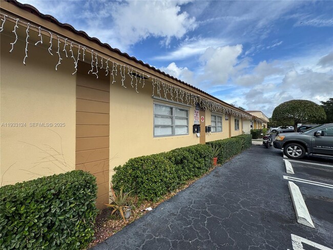 Building Photo - 7515 NW 44th Ct