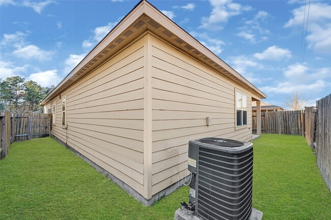 Building Photo - 10506 Pine Landing Dr