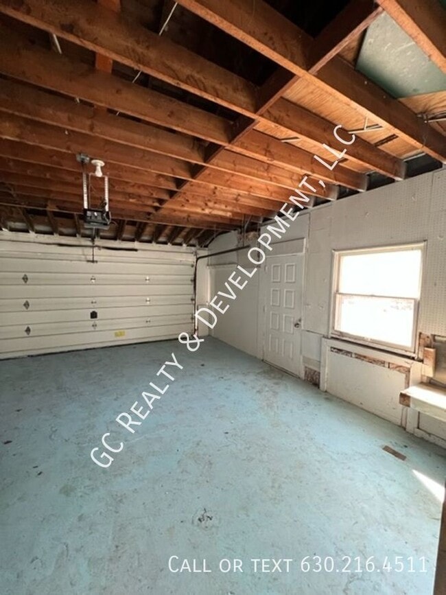 Building Photo - 22W220 Burr Oak Dr