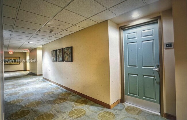 Building Photo - 3020 NE 32nd Ave