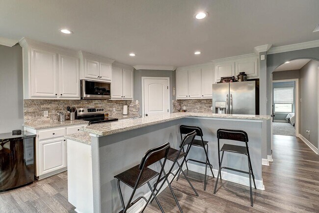 Building Photo - 7202 Lake Melody