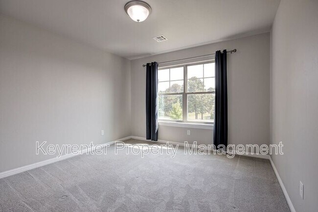 Building Photo - 15121 SE 56th St