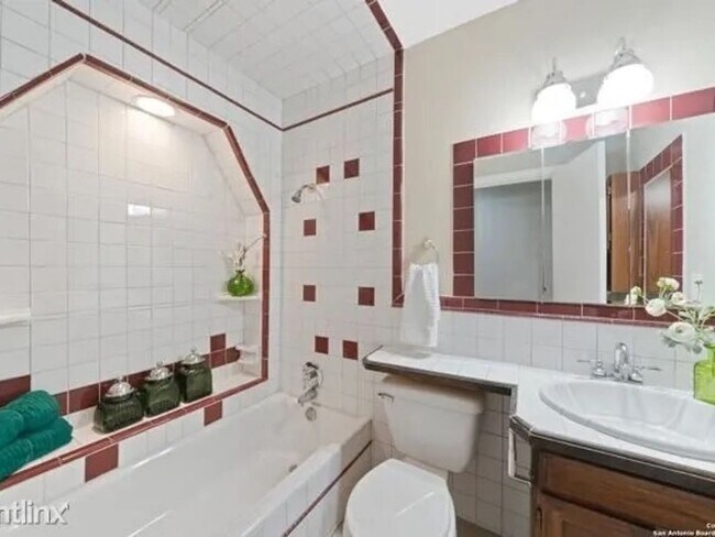 Building Photo - 3 Bedroom Single Family Home in San Antonio