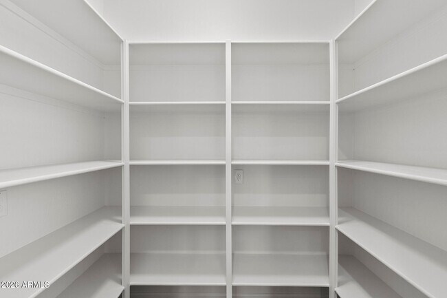 Building Photo - 130 N Bay Dr