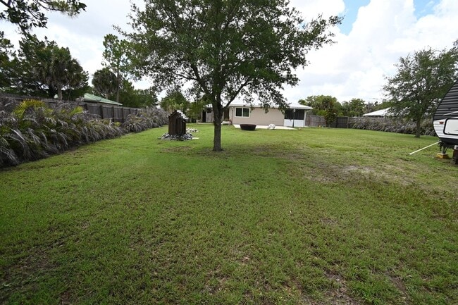 Building Photo - 985 Quail Run