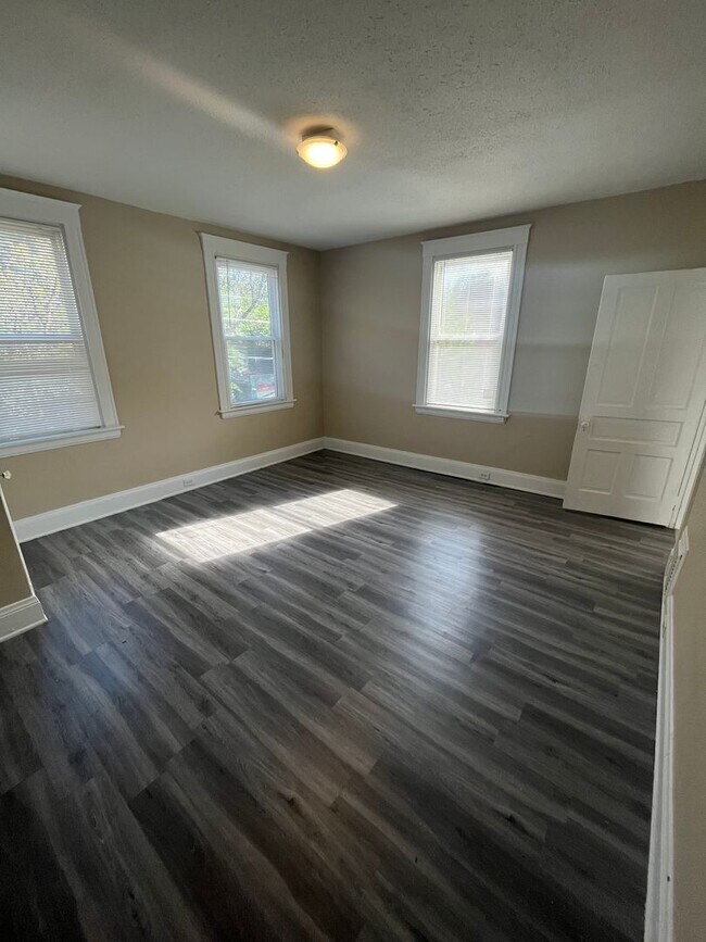 Building Photo - 235 Emming St