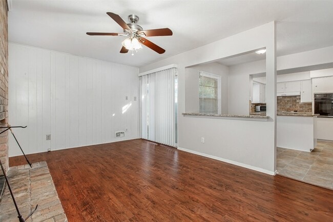 Building Photo - 7549 Brentcove Cir