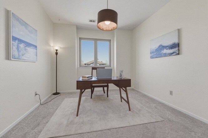 Building Photo - 1433 Jayhawk Ln