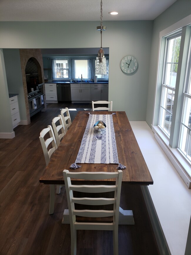 dining room with window bench - 621 SW Saint Lucie Crescent