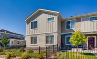 Building Photo - LOVELY 4-BEDROOM TOWNHOUSE IN WALKABLE SW LONGMONT NEIGHBORHOOD