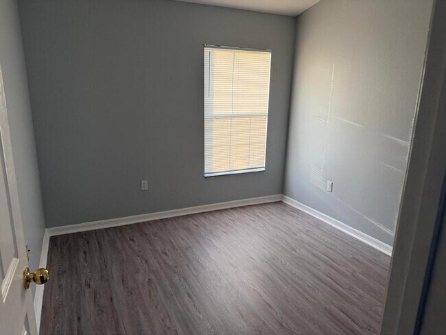 Building Photo - 9832 Carlsdale Dr