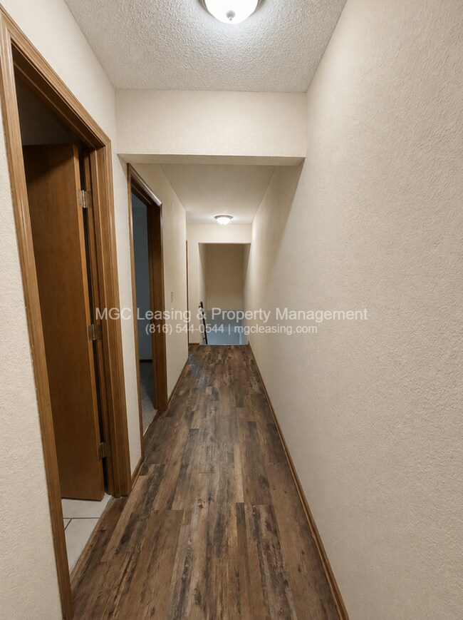 Building Photo - Chapel Oaks Community of Lee's Summit - $500 off September rent with immediate move in!!