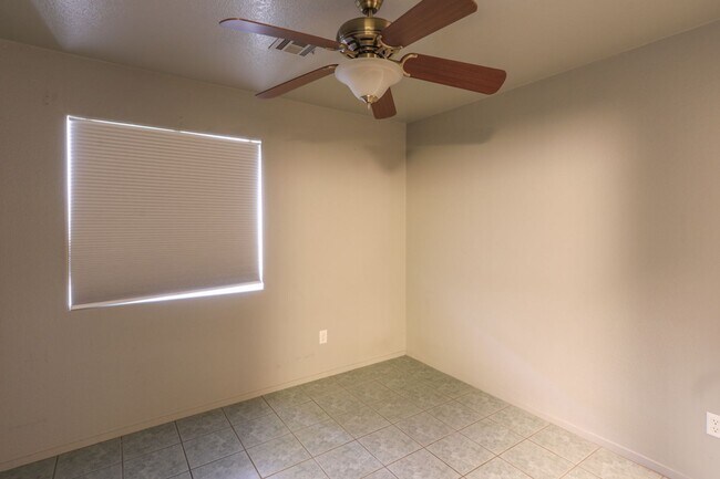 Building Photo - 3 Bedroom Single Story Northwest Vegas Home