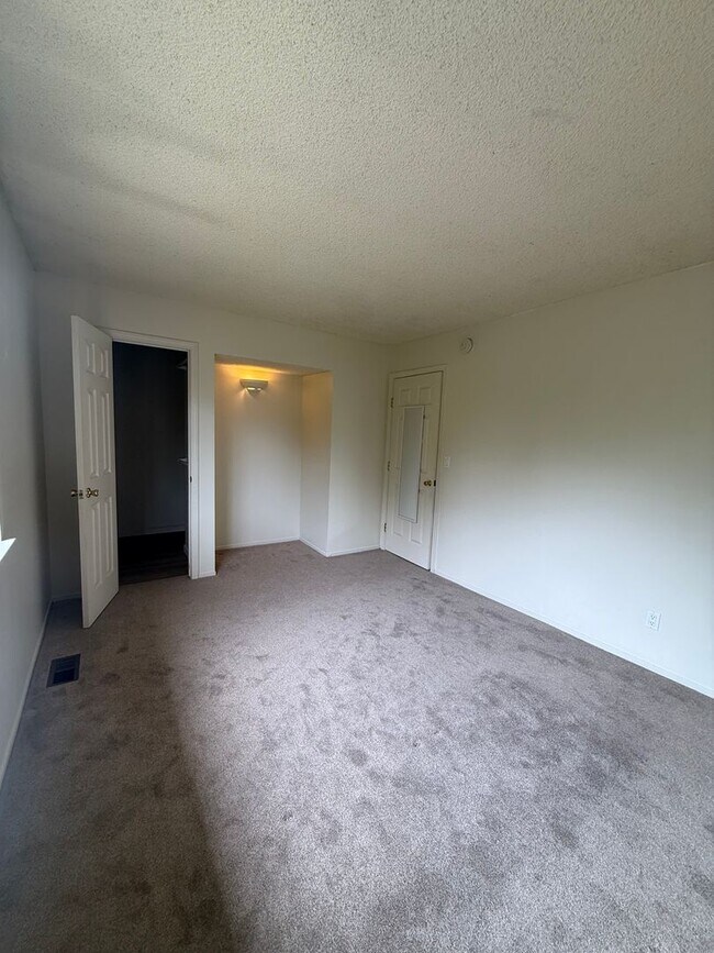Building Photo - Walk to the Waves: Stylish 2BR in Capitola!