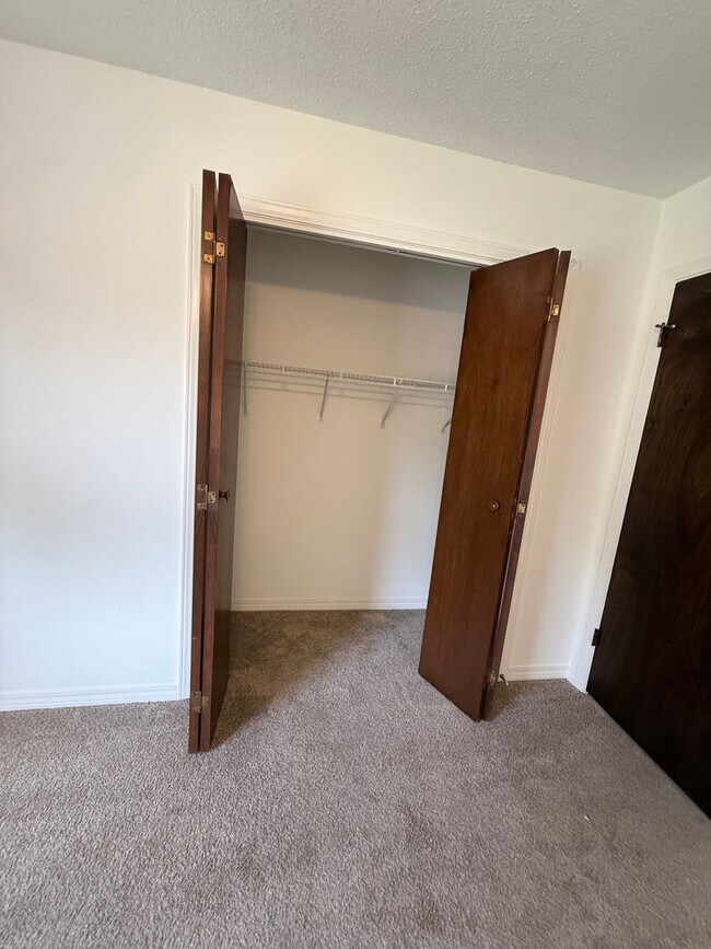 Building Photo - 513 Landview Dr