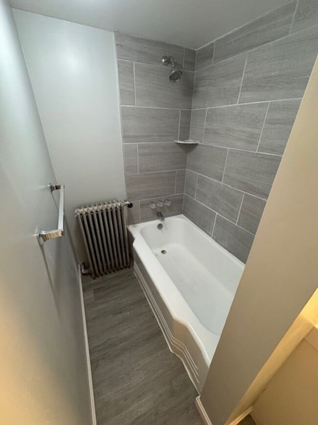 Building Photo - 3BED 2BATH $1600/MONTH!