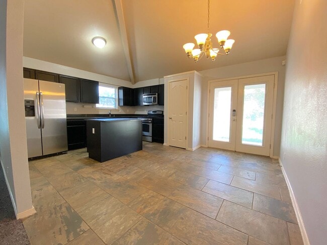 Building Photo - Sandstone Ranch Estates - 4Bed /3bath Refr...