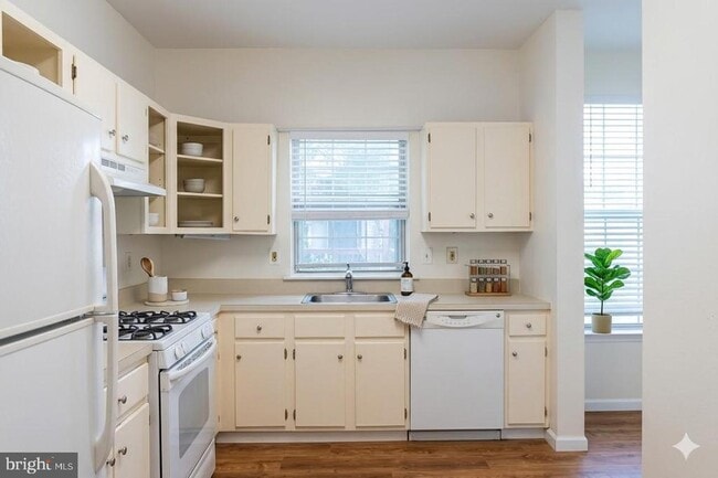 Building Photo - 5091 Beech Ct