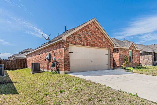 Building Photo - 1612 Harvest Glen Dr