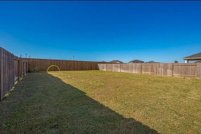 Building Photo - 21611 Shadowbrook Birch Dr