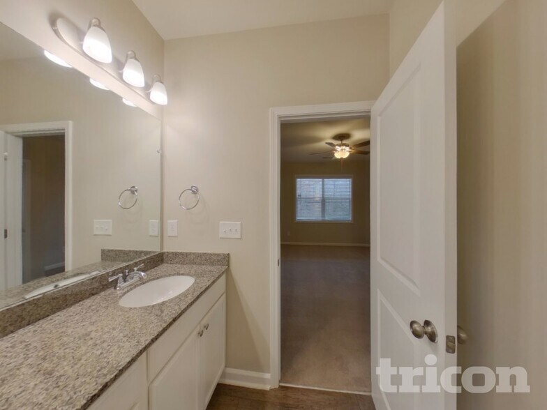 Building Photo - 931 Bryden Ln