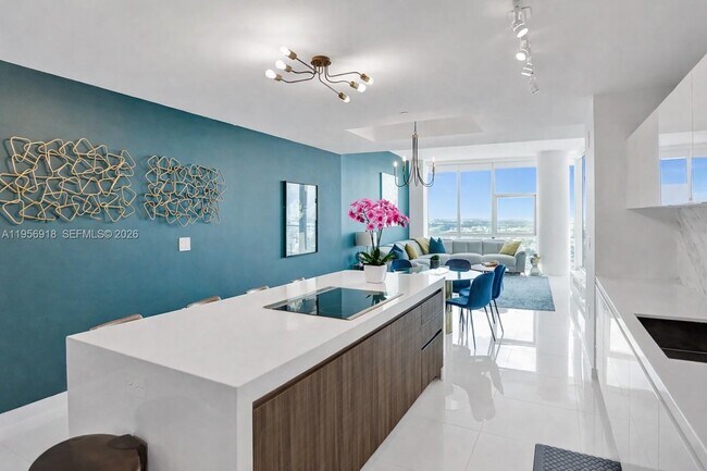 Building Photo - 851 NE 1st Ave