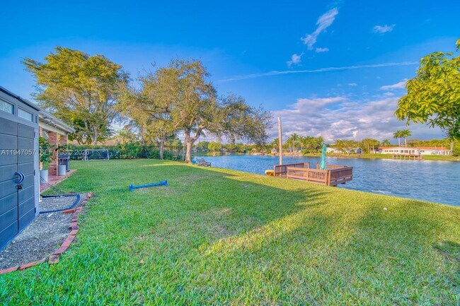 Building Photo - 12620 SW 114th Ave