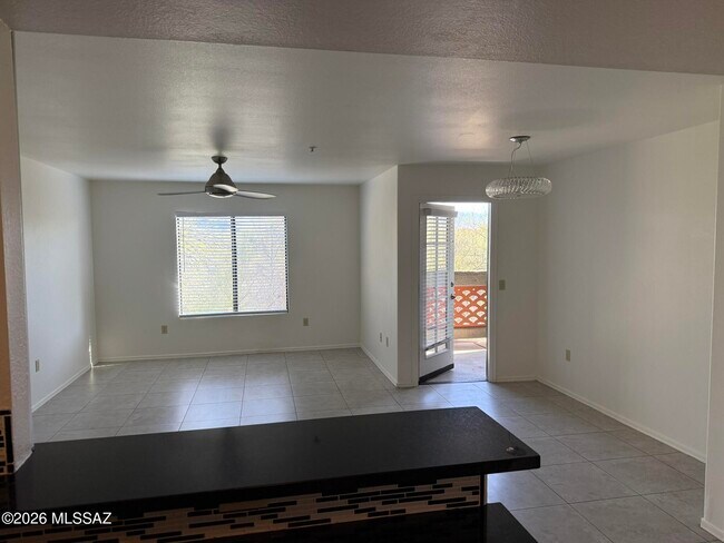 Building Photo - 5751 N Kolb Rd