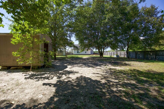 Building Photo - Adorable 3 bedroom 2 bath + Bonus in Raeford