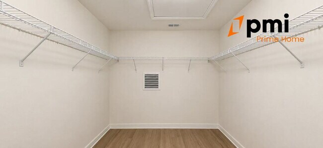 Building Photo - Stunning 5?Bedroom Home with 3 Bathrooms Single Family House.