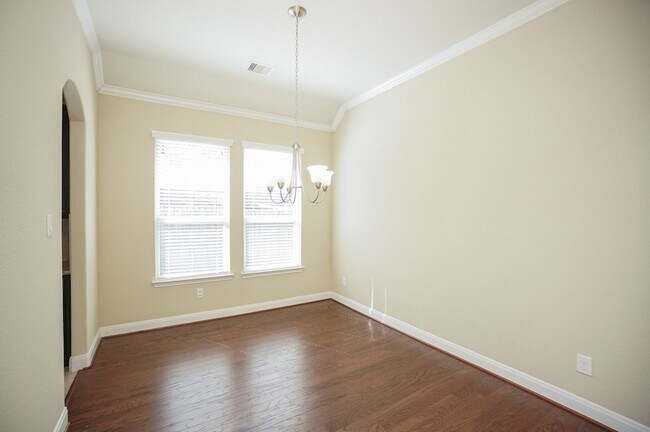 Building Photo - 28515 Pleasant Forest Dr