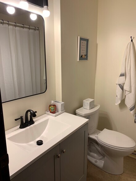 Building Photo - 617 4th St