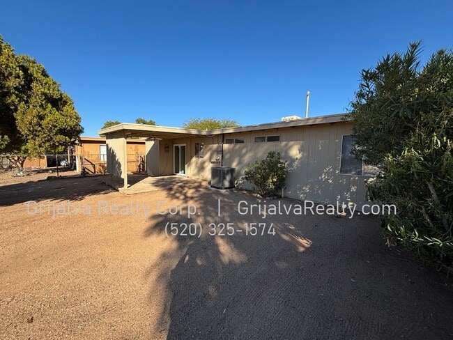 Building Photo - 3 Bed, 2 Bath Townhouse for Rent on the East Side (Escalante/Kolb)