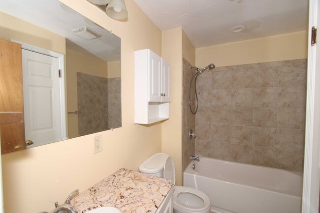 Building Photo - 3 Bed 1 Bath House